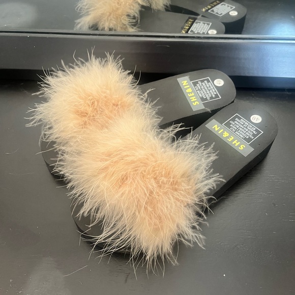 Furry sandals - Picture 2 of 3